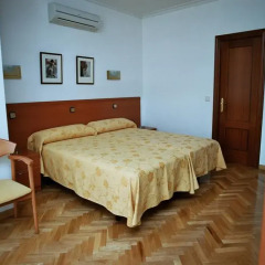 Отель Hostal Luis Xv Стандартный номер фото 6
