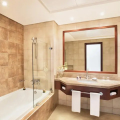 Отель JA Oasis Beach Tower Апартаменты Делюкс с различными типами кроватей фото 7