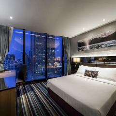 Отель The Continent Bangkok by Compass Hospitality 4* Улучшенный номер с различными типами кроватей фото 4
