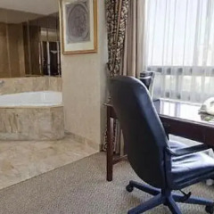 Отель Holiday Inn & Suites Downtown Ottawa Канада, Оттава - отзывы, цены и фото номеров - забронировать отель Holiday Inn & Suites Downtown Ottawa онлайн ванная фото 2