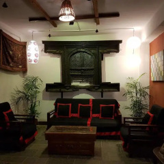 Отель Khwapa Chhen Restaurant and Guest House Непал, Бхактапур - отзывы, цены и фото номеров - забронировать отель Khwapa Chhen Restaurant and Guest House онлайн интерьер отеля фото 3