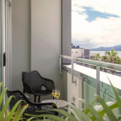Апартаменты Quest Apartments Suva балкон