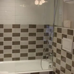 Отель Hôtel des 3 Poussins Франция, Париж - 3 отзыва об отеле, цены и фото номеров - забронировать отель Hôtel des 3 Poussins онлайн ванная