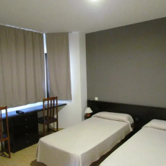 Отель Hostal Julian Brunete Брунете комната для гостей фото 3