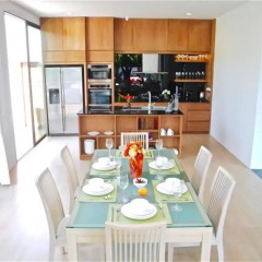 Отель Baan Bua Nai Harn 3 bedrooms Villa в номере