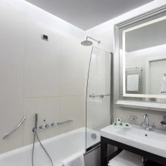 Отель UNAHOTELS Cusani Milano 4* Люкс с различными типами кроватей фото 7