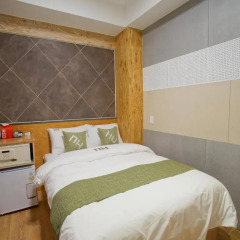 Отель D.H Sinchon Guesthouse 2* Стандартный номер с различными типами кроватей фото 9