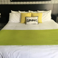 Отель Shell Beach Inn сейф в номере