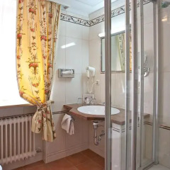Отель Landgasthof Deutsche Eiche Германия, Мюнхен - отзывы, цены и фото номеров - забронировать отель Landgasthof Deutsche Eiche онлайн ванная фото 4