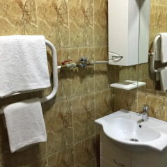 Отель Navigator Hostel Кыргызстан, Бишкек - отзывы, цены и фото номеров - забронировать отель Navigator Hostel онлайн ванная