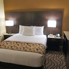 Отель La Quinta Inn & Suites Oshawa 2* Стандартный номер с различными типами кроватей