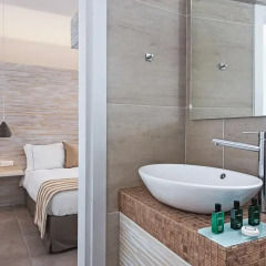 Отель Athina Luxury Suites 4* Люкс повышенной комфортности с различными типами кроватей фото 24