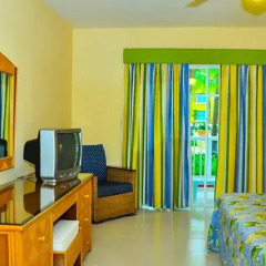 Отель Tropical Princess Beach Resort & Spa - All Inclusive сейф в номере