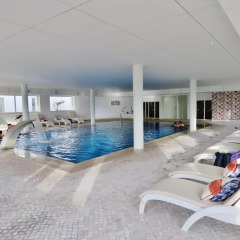 Supertubos Beach Hostel бассейн