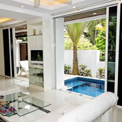 Отель The White Villa Patong бассейн