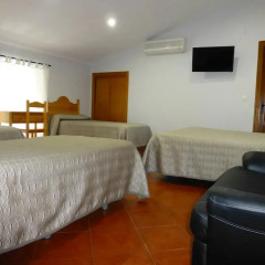 Отель Hostal San Miguel Стандартный семейный номер