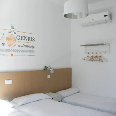 Ramblas by Pillow Hostel - Adults only Стандартный номер с различными типами кроватей фото 15