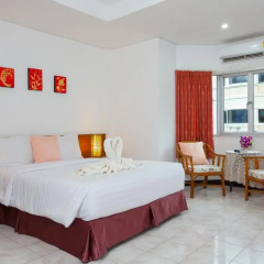 Отель Karon Sunshine Guesthouse & Bar 3* Улучшенный номер с различными типами кроватей фото 8