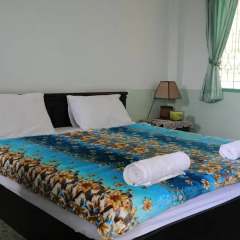 Отель Karon Thira Guesthouse Номер Эконом разные типы кроватей фото 4