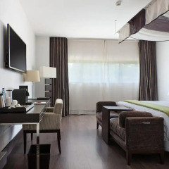 Отель NH Collection Santiago de Compostela 5* Улучшенный номер двуспальная кровать