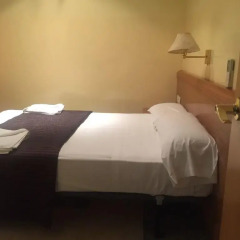 Отель Hostal Mont Thabor Номер категории Эконом с различными типами кроватей фото 9