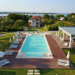 Отель Fillis House бассейн