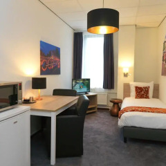 Amsterdam Teleport Hotel 3* Стандартный семейный номер с различными типами кроватей фото 2