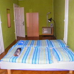 White Rabbit Hostel Будапешт сейф в номере