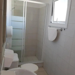 Отель Valentinos Court Апартаменты с различными типами кроватей фото 6