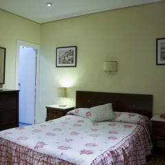 Отель Hostal Arriaza 2* Стандартный номер с двуспальной кроватью (общая ванная комната)