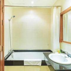 Апартаменты The Lancaster Saigon Service Apartment ванная