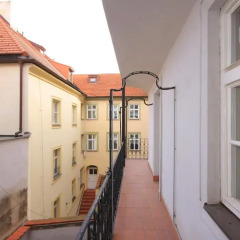 Апартаменты Tomasska Apartments Прага балкон