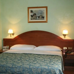Hotel Squarciarelli 3* Номер категории Эконом с двуспальной кроватью