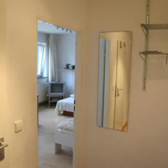 Отель Ferien-zimmer-berlin Wilmersdorfer Straße Берлин комната для гостей фото 8