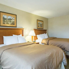 Отель Clarion Inn and Summit Center 2* Стандартный номер с различными типами кроватей фото 2