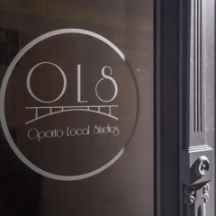 Отель Oporto Local Studios гостиничный бар
