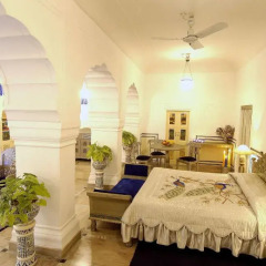 Отель The Raj Palace (Small Luxury Hotels of the World) 5* Номер Делюкс с различными типами кроватей фото 6