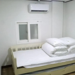 Отель Shinchon Hongdae Guesthouse 2* Стандартный номер с 2 отдельными кроватями фото 2