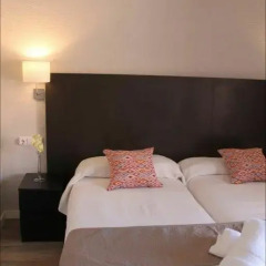 Отель Hostal Jakiton Улучшенный номер с различными типами кроватей фото 12