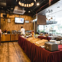 Отель Adelphi Suites Bangkok питание фото 3
