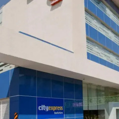 Отель City Express Buenavista парковка