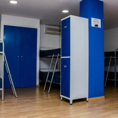 Cool & Chic Hostel Кровать в общем номере с двухъярусной кроватью