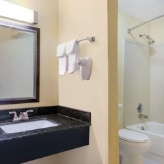 Отель Days Inn by Wyndham Knoxville East 3* Стандартный номер с различными типами кроватей фото 4