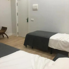 Отель Hostal La Plata Улучшенный номер с различными типами кроватей фото 2