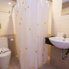 Отель Brother'S Residence Патонг ванная фото 2