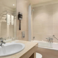 Отель NH Amsterdam Centre 4* Стандартный номер с двуспальной кроватью фото 7