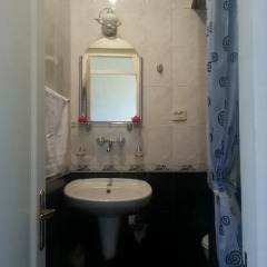 Отель Natalie's Guest house ванная