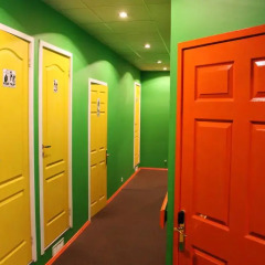Naughty Squirrel Backpackers Hostel интерьер отеля