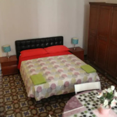 Отель B&B Comfort Стандартный семейный номер с двуспальной кроватью (общая ванная комната)