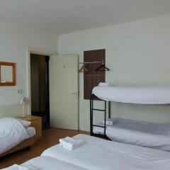 City Hotel 2* Стандартный номер с двуспальной кроватью (общая ванная комната)